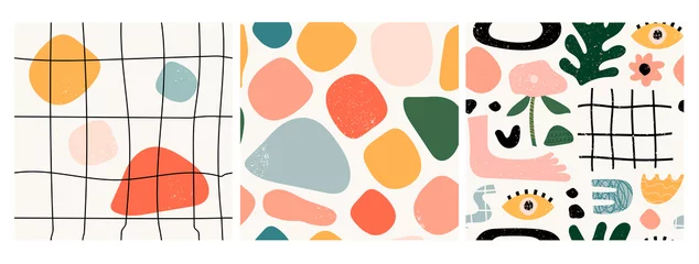 Fotobehang Set van drie naadloze patronen. Handgetekende verschillende vormen en doodle-objecten. Abstracte hedendaagse moderne trendy vectorillustratie. Stempel textuur. Elk patroon is geïsoleerd © Dariia