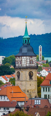 Fototapeta premium Backnang Stadtturm Vertorama vom Bahnhof aus