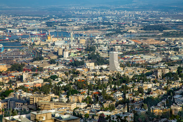 Obraz premium Panoramic view of the harbor port of Haifa, with downtown Haifa, the harbor, the industrial zone in a sunny summer day. Haifa, Northern Israel