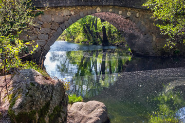 Puente sobre el rio Arenal. Avila. España. Europa.