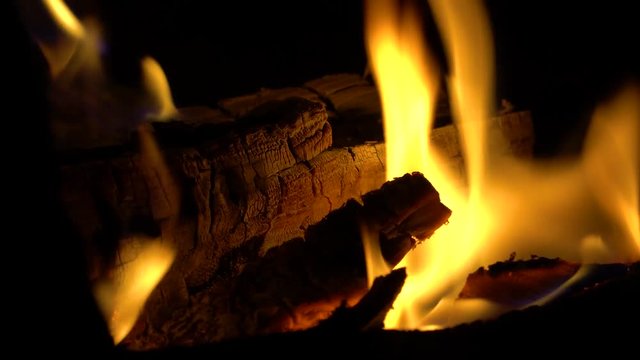 Zoom, Optical increase of wood covered by a hot flame