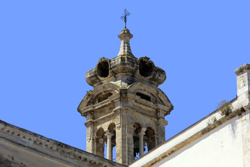 Fototapeta na wymiar clocher curieux de Bari