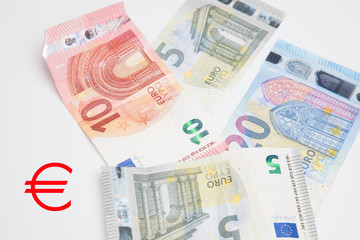 Euros, dinero en billetes y monedas, especulación, bancos, economía