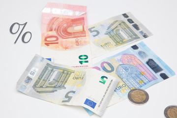 Euros, dinero en billetes y monedas, especulación, bancos, economía
