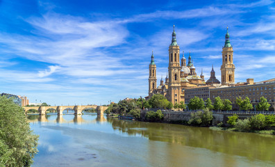 Fototapeta na wymiar Saragossa / Spain: Cathedral-Basilica of Our Lady of the Pillar on the banks of the River Ebro