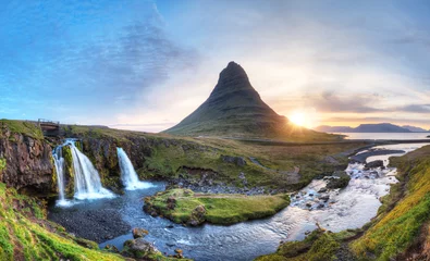 Crédence de cuisine en verre imprimé Kirkjufell Kirkjufell mountain with waterfalls, Iceland