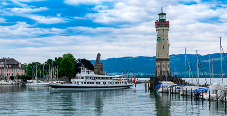 Der neue Leuchtturm mit dem Bayrischen Löwen in Lindau am Bodensee
