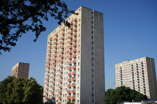 poznańskie osiedle mieszkaniowe rano