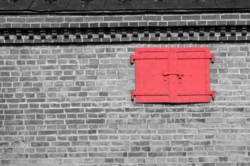 レンガ倉庫の赤い扉