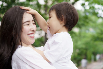 Fototapeta premium 子育て お母さん