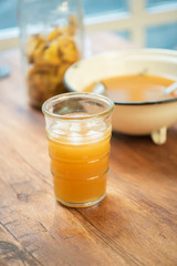 Tepache de piña mexicano