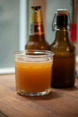 Tepache de piña con cerveza