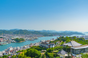 Naklejka premium Sceneria Onomichi widziana z parku Senkoji