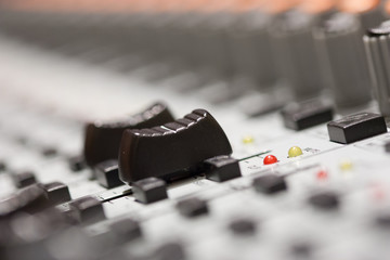 音楽用の調音設備