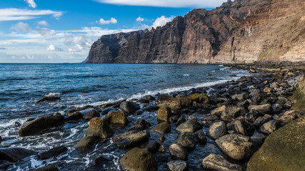 Fototapeta na wymiar Rocks on the shore in a rocky Bay