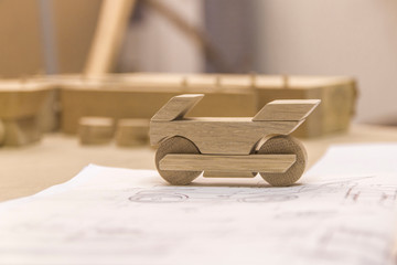 Design sustainable and eco-friendly wooden toys. Ökologisch nachhaltiges Holzpielzeug planen und...