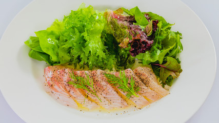 マダイのカルパッチョとサラダ