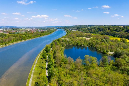 Isar and Markus Rub-Weiher near Niederviehbach, drone shot, Lower Bavaria, Bavaria, Germany, Europe