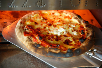 オーブンで焼いたピザ