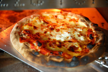 オーブンで焼いたピザ