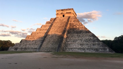 pyramid of chichen itza mexico