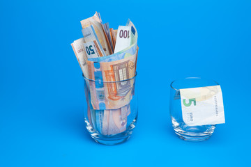 Dinero en billetes de Euro, útil para la compra de bienes de equipo, para ir de compras al...