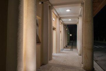 Dworzec kolejowy w mieście Żagań, w Polsce. © boguslavus