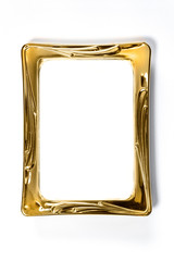 marco o portafoto dorado, oro, rectangular en fondo blanco
