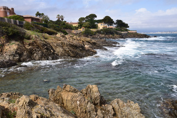 Récifs rocheux sur le sentier des douaniers de Saint-Aygulf