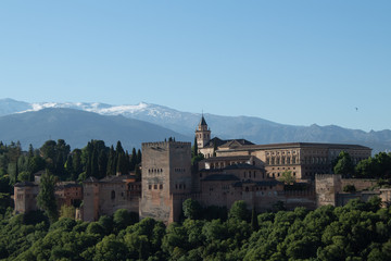 Fototapeta na wymiar Panoramic view of the Alhambra, Sierra Nevada mountains, opening from the sightseeing area of ​​the Albaicin area in the early morning, Granada, Andalusia, Spain