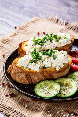 Sandwiches with cottage cheese and vegetables