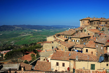 Obraz premium Ancient buildings in the city of Volterra, Italy
