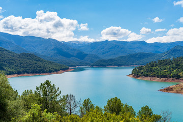 Fototapeta na wymiar lake in the mountains, natural park of Cazorla