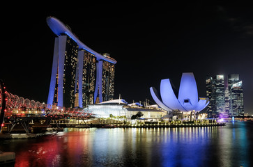 Fototapeta na wymiar Singapore city skyline, Marina bay at night