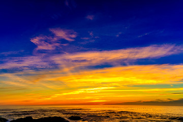 Fototapeta premium Sun Rays at Sunset over Ocean