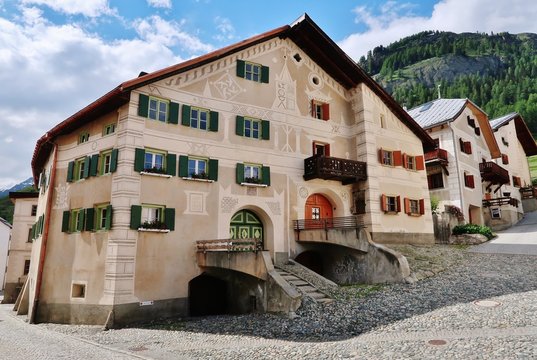 Engadiner Haus, Ardez, Graub&uuml;nden, Schweiz