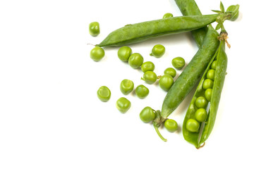 green peas isolate. green peas on a white background