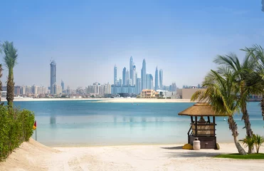 Stickers pour porte Dubai Vue sur le paysage urbain des gratte-ciel de Dubaï depuis l& 39 île de Jumeirah