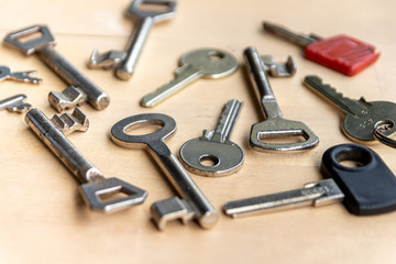 Verschiedene Arten von Schlüsseln für unterschiedliche Schlösser und Anwendungsbereiche