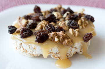  Rice biscuit with honey, nuts and raisins without seeds.