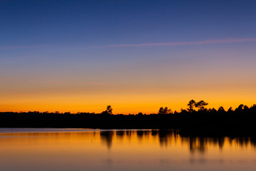 Obraz premium sunset over lake