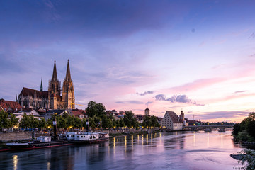 Dom Regensburg Steinerne Brücke im Sonnenuntergang