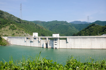 Fototapeta premium 太田川上流の太田川ダム（静岡県周智郡森町）