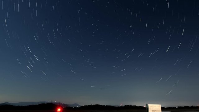 高松空港北側の星空軌跡１