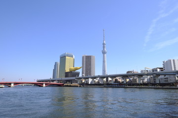 Fototapeta na wymiar 隅田川と首都高速の風景