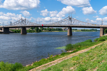 Староволжский мост через реку Волга в Твери.