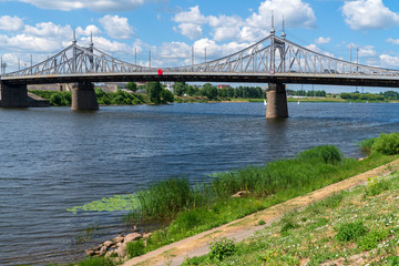 Староволжский мост через реку Волга в Твери.