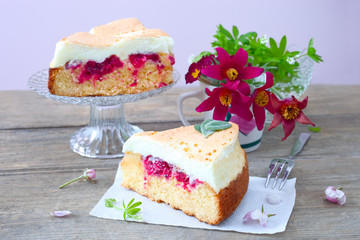 Baiserkuchen mit Beeren