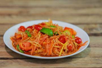 spaghetti with tomatoes and basil