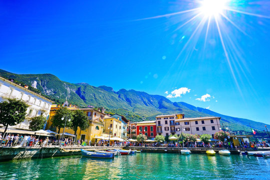 Malcesine Billeder – Gennemse 7,414 stockfotos, vektorer og videoer ...